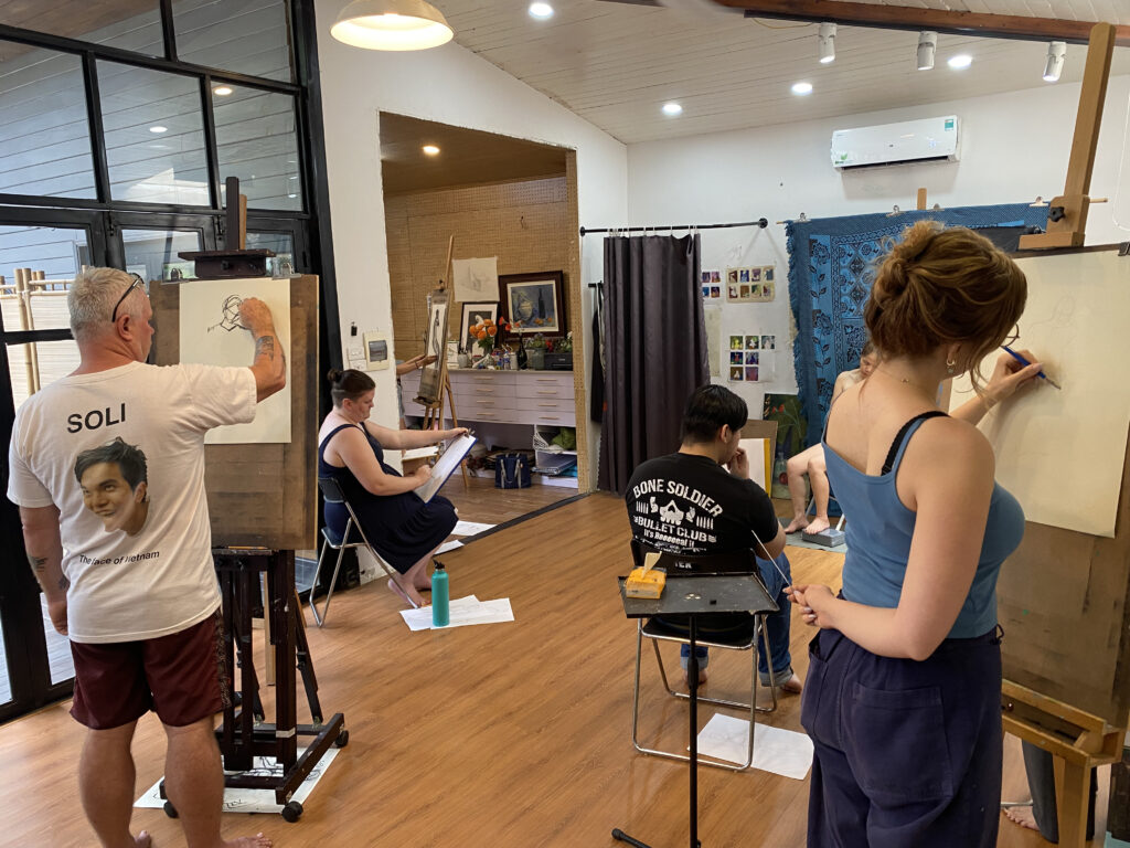 Solo Female Traveler hanoi